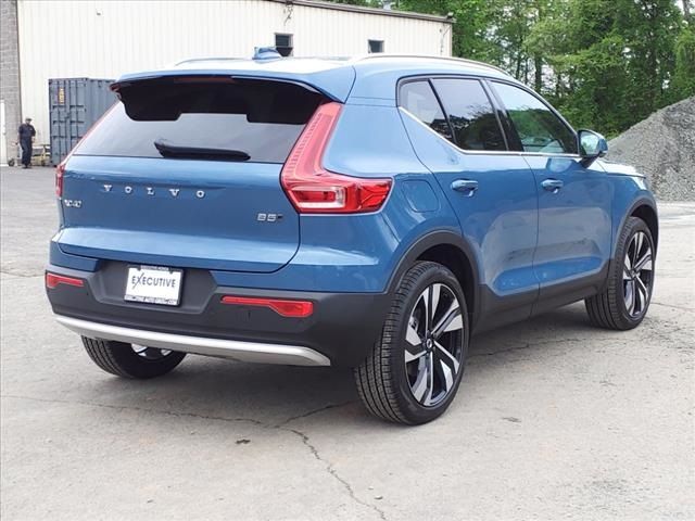 2024 Volvo XC40 Ultimate Bright Theme