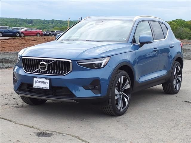 2024 Volvo XC40 Ultimate Bright Theme