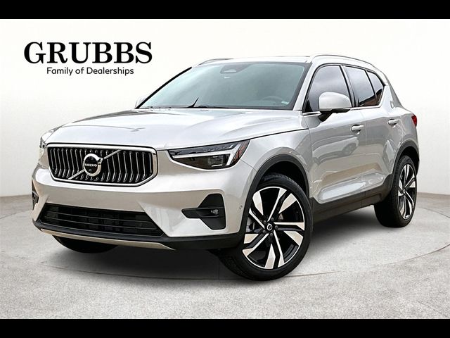 2024 Volvo XC40 Ultimate Bright Theme