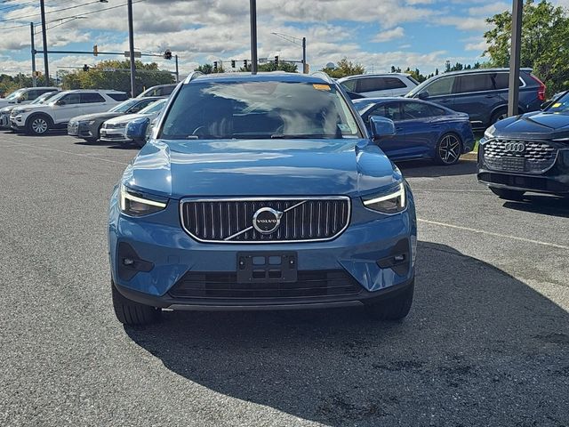 2024 Volvo XC40 Ultimate Bright Theme