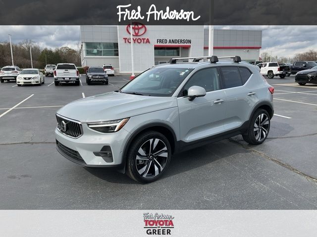 2024 Volvo XC40 Ultimate Bright Theme