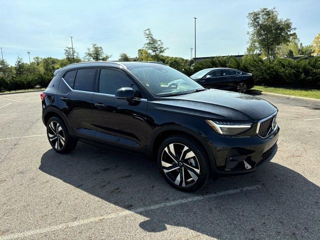 2024 Volvo XC40 Ultimate Bright Theme