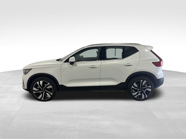 2024 Volvo XC40 Ultimate Bright Theme