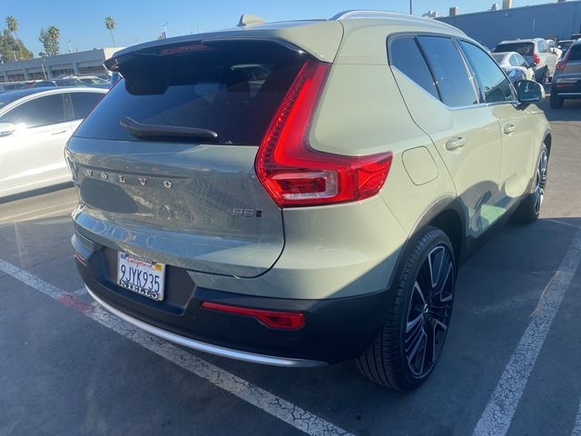 2024 Volvo XC40 Ultimate Bright Theme