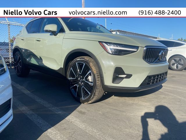 2024 Volvo XC40 Ultimate Bright Theme