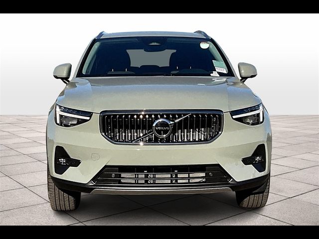 2024 Volvo XC40 Ultimate Bright Theme