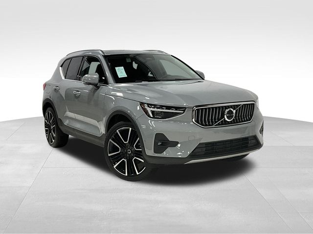 2024 Volvo XC40 Ultimate Bright Theme