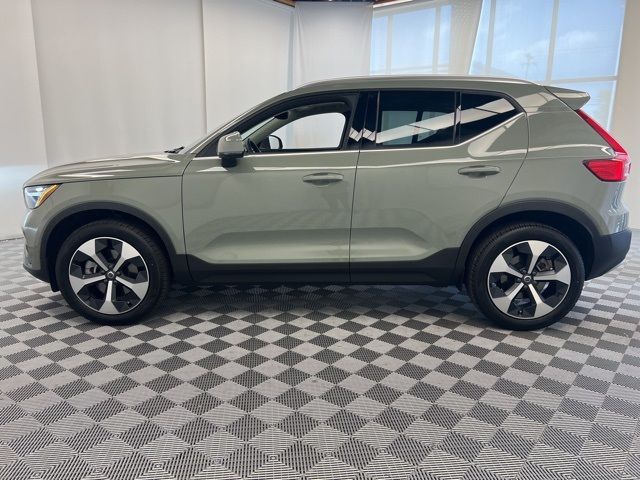 2024 Volvo XC40 Ultimate Bright Theme