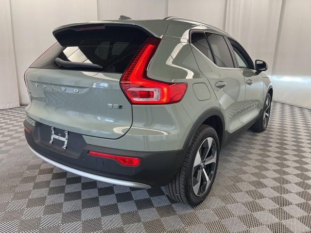 2024 Volvo XC40 Ultimate Bright Theme