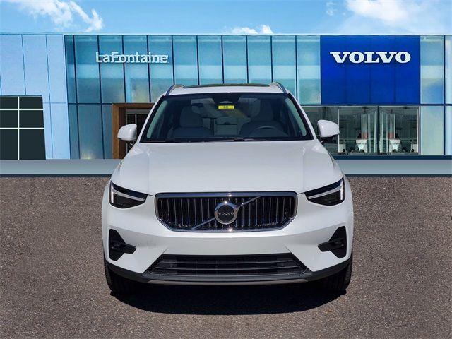 2024 Volvo XC40 Ultimate Bright Theme