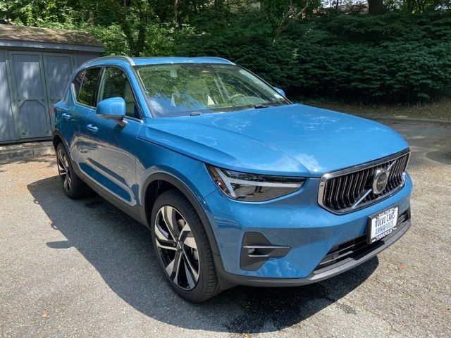 2024 Volvo XC40 Ultimate Bright Theme