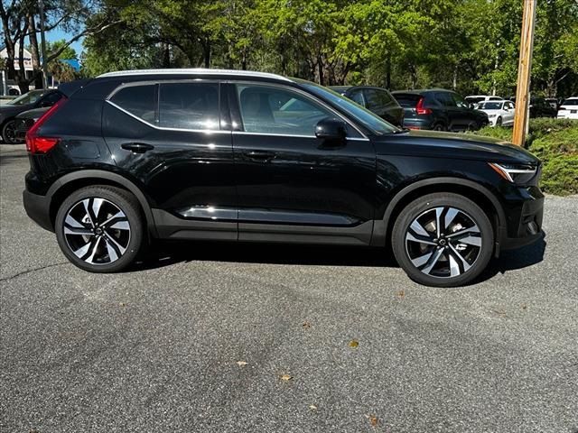 2024 Volvo XC40 Ultimate Bright Theme