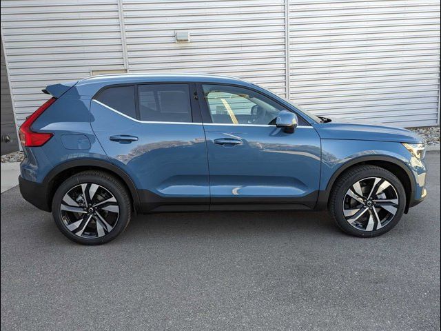 2024 Volvo XC40 Ultimate Bright Theme