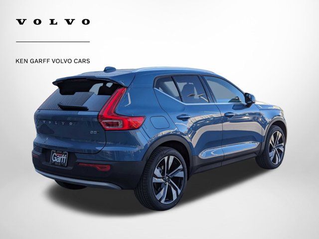 2024 Volvo XC40 Ultimate Bright Theme