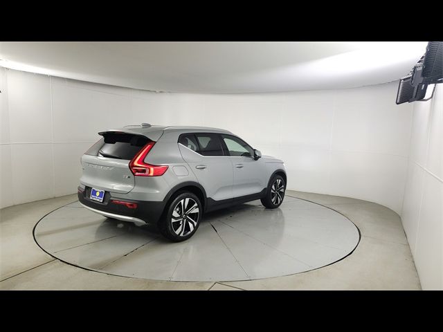 2024 Volvo XC40 Ultimate Bright Theme