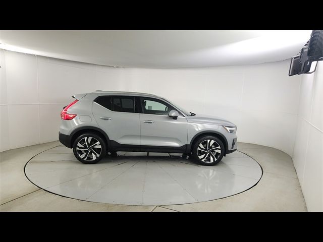 2024 Volvo XC40 Ultimate Bright Theme