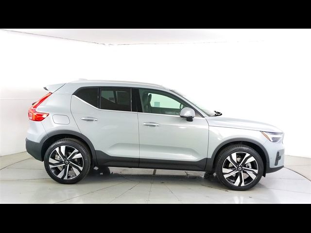 2024 Volvo XC40 Ultimate Bright Theme