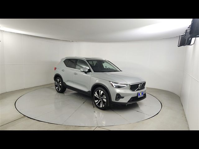 2024 Volvo XC40 Ultimate Bright Theme