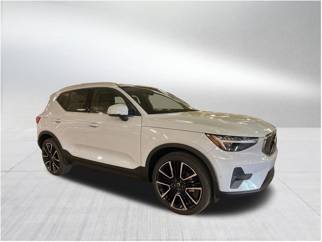 2024 Volvo XC40 Ultimate Bright Theme