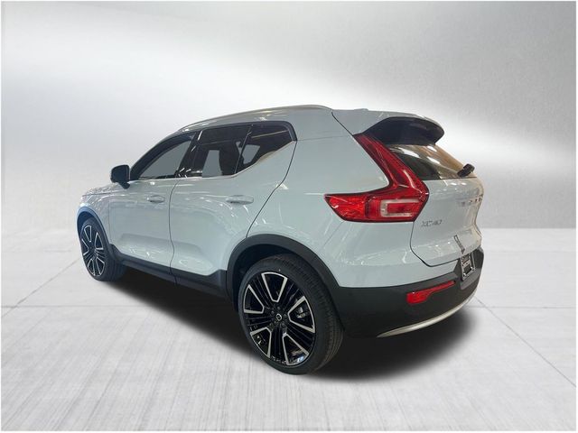 2024 Volvo XC40 Ultimate Bright Theme