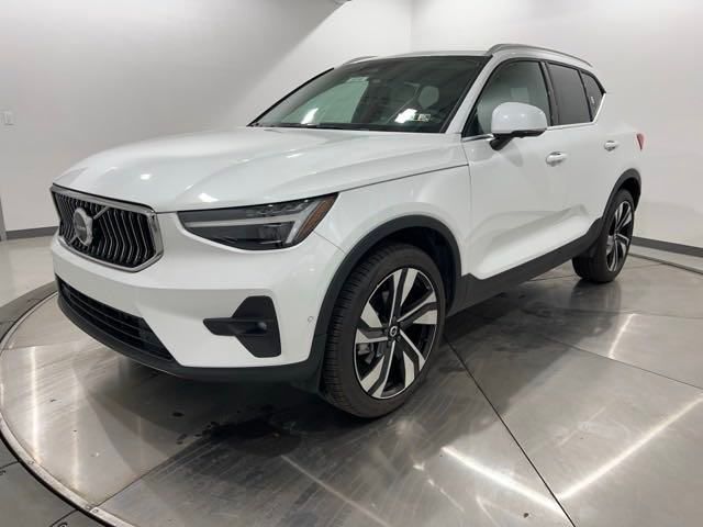 2024 Volvo XC40 Ultimate Bright Theme