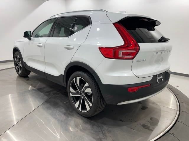 2024 Volvo XC40 Ultimate Bright Theme