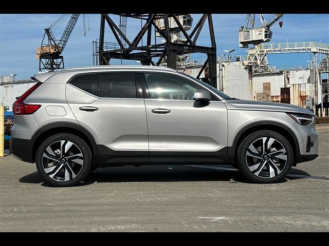 2024 Volvo XC40 Ultimate Bright Theme