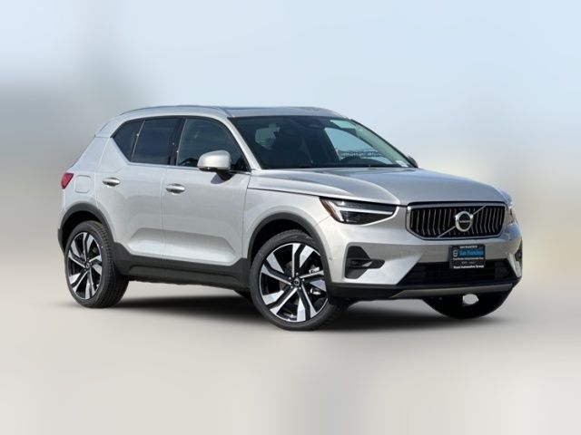 2024 Volvo XC40 Ultimate Bright Theme
