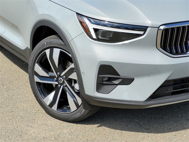 2024 Volvo XC40 Ultimate Bright Theme