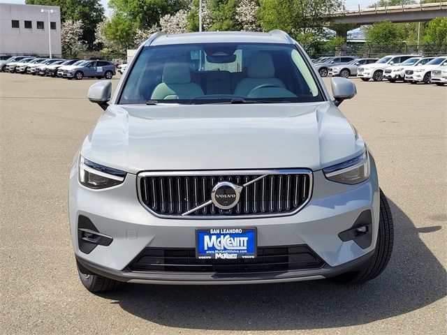 2024 Volvo XC40 Ultimate Bright Theme