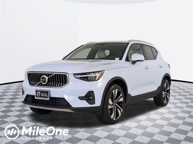 2024 Volvo XC40 Ultimate Bright Theme