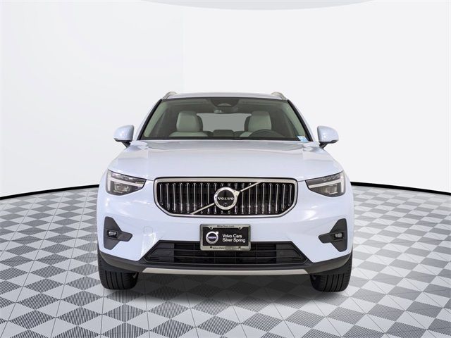 2024 Volvo XC40 Ultimate Bright Theme