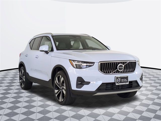 2024 Volvo XC40 Ultimate Bright Theme