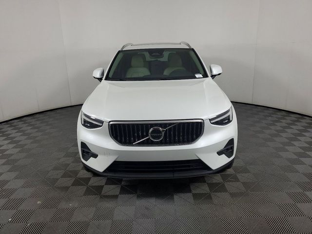 2024 Volvo XC40 Ultimate Bright Theme