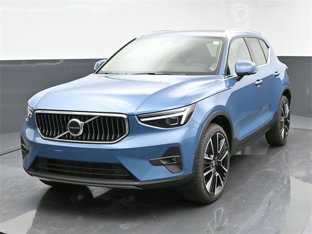 2024 Volvo XC40 Ultimate Bright Theme