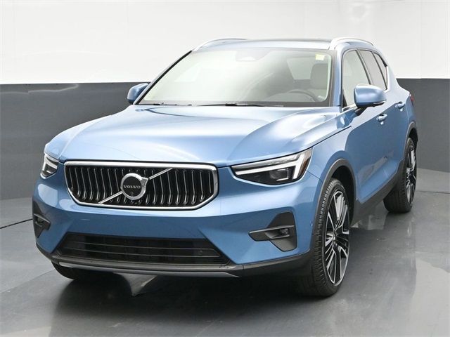 2024 Volvo XC40 Ultimate Bright Theme