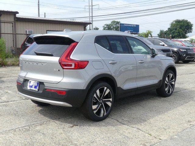 2024 Volvo XC40 Ultimate Bright Theme