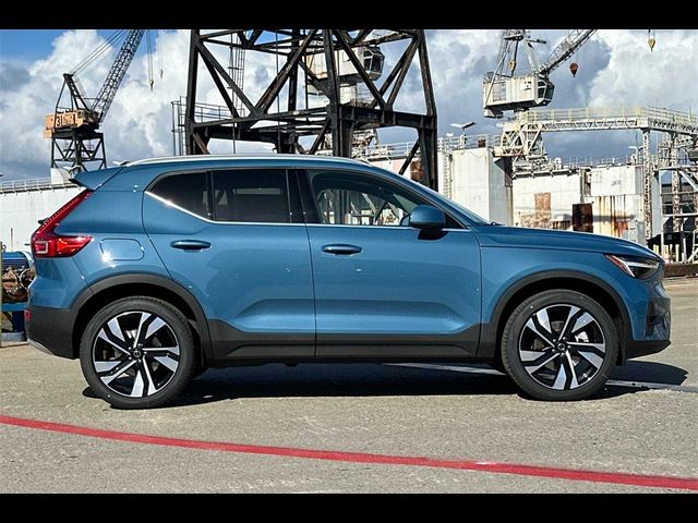 2024 Volvo XC40 Ultimate Bright Theme