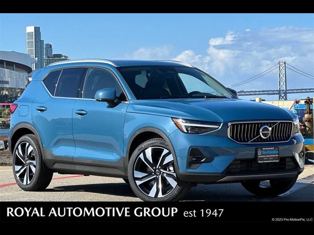 2024 Volvo XC40 Ultimate Bright Theme