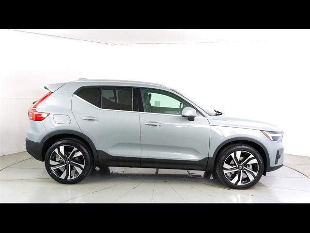 2024 Volvo XC40 Ultimate Bright Theme