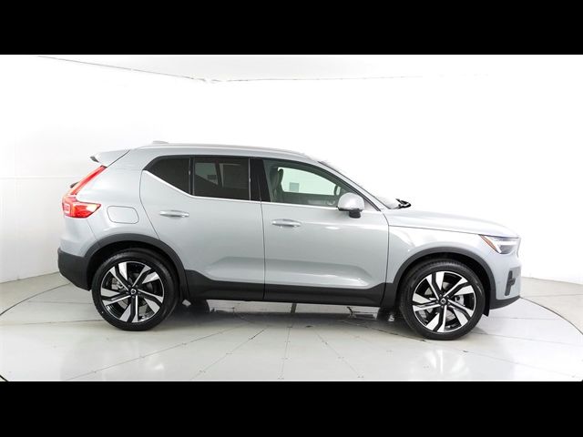 2024 Volvo XC40 Ultimate Bright Theme