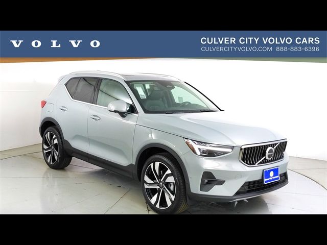 2024 Volvo XC40 Ultimate Bright Theme