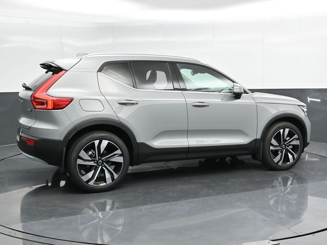 2024 Volvo XC40 Ultimate Bright Theme