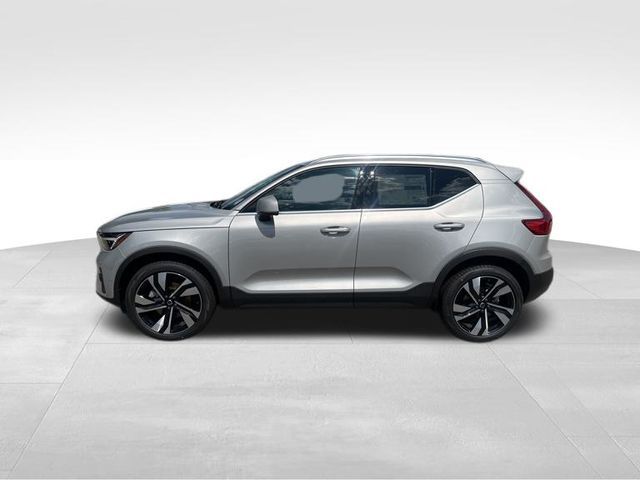 2024 Volvo XC40 Ultimate Bright Theme