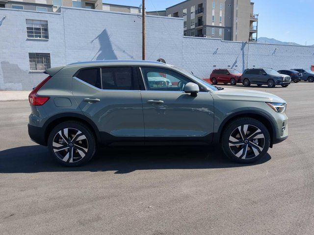 2024 Volvo XC40 Ultimate Bright Theme