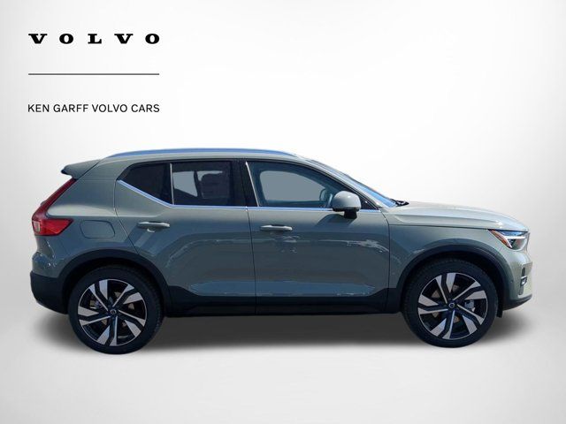 2024 Volvo XC40 Ultimate Bright Theme