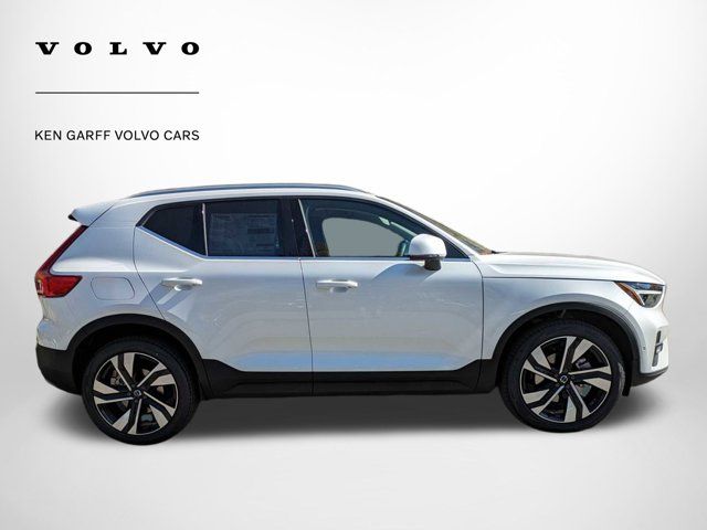 2024 Volvo XC40 Ultimate Bright Theme