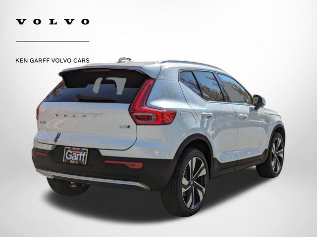 2024 Volvo XC40 Ultimate Bright Theme