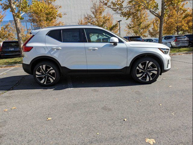 2024 Volvo XC40 Ultimate Bright Theme