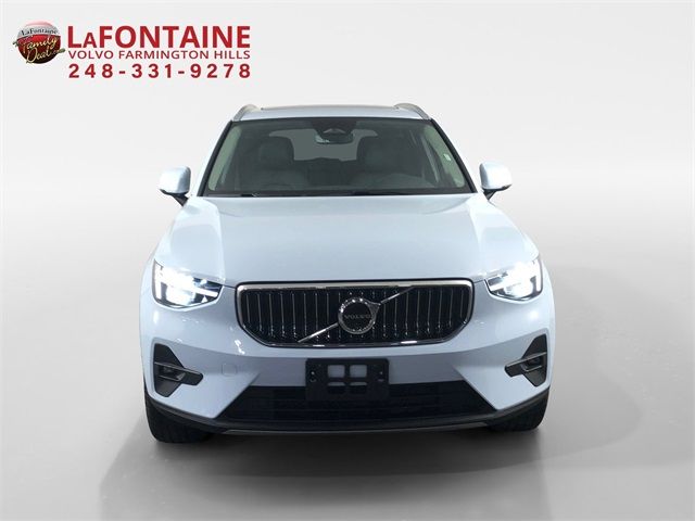 2024 Volvo XC40 Ultimate Bright Theme